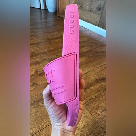 ⛔️SOLD ⛔️Gucci Pursuit GG Logo Rubber Slide On Pool Sandals Pink - Picture 6 of 17